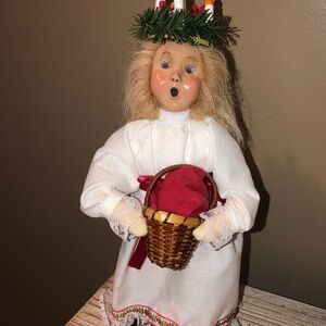 Byers’ Choice - The Carolers - Girl with Candle Wreath 1996 - Christmas in July